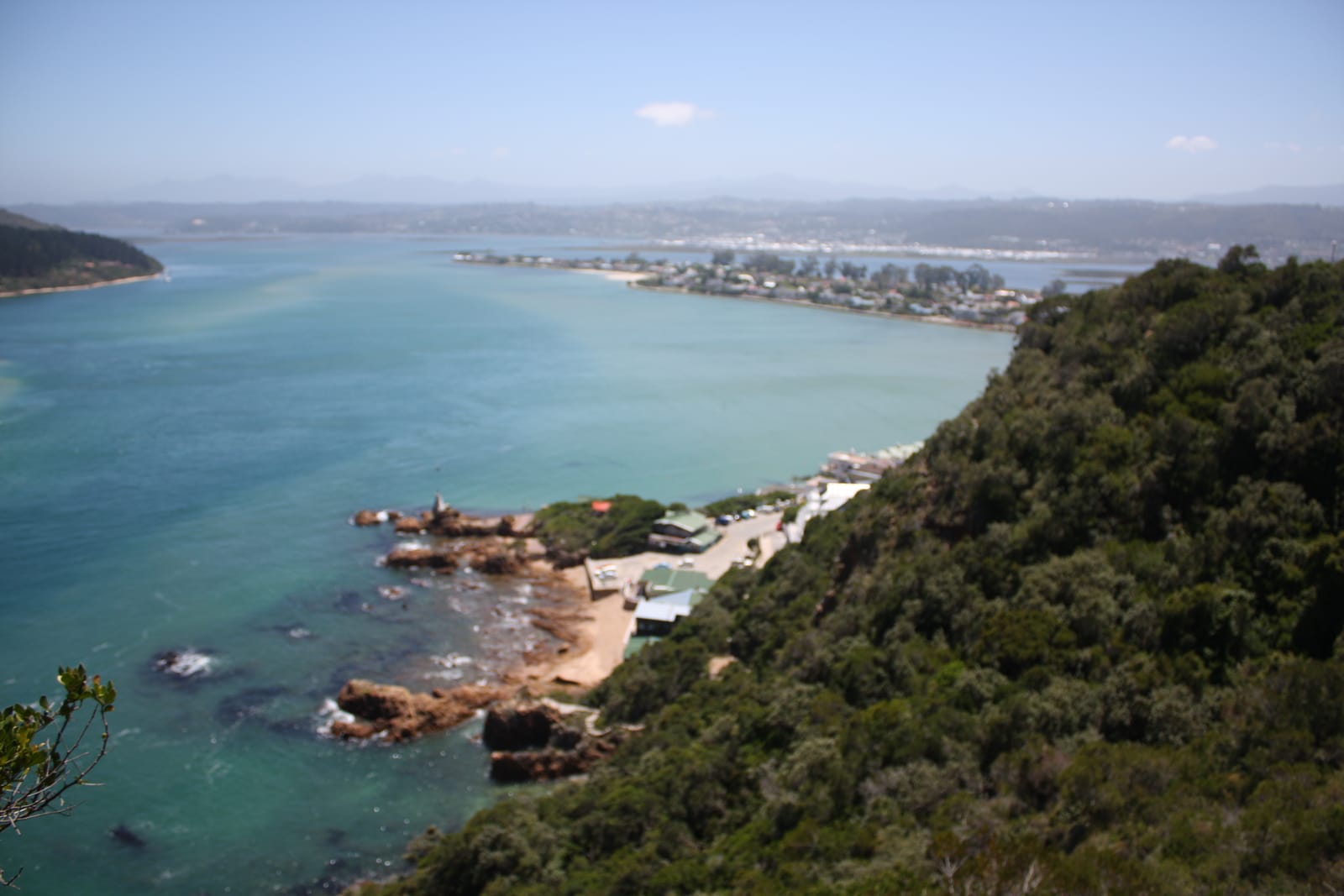Blick von den Knysna Heads über die türkise Lagune